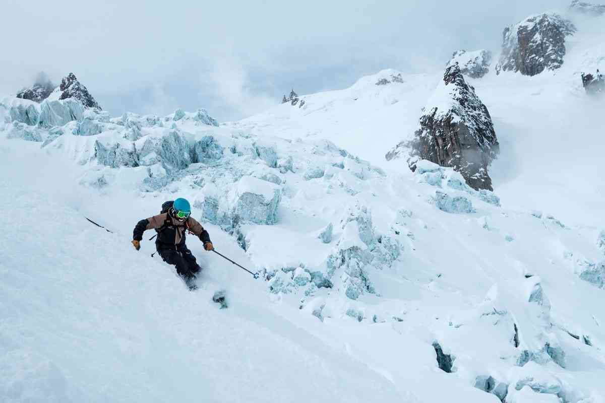 Skifahrer vor Seracs