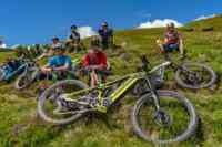 E-Bike Cross Tirol E-Bike Gruppe am chillen