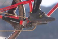 Füße satt auf den Pedalen